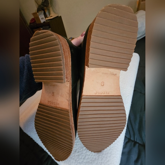 Black Leather Nisolo Chelsea Boots Sz 9 Like New - Picture 8 of 9